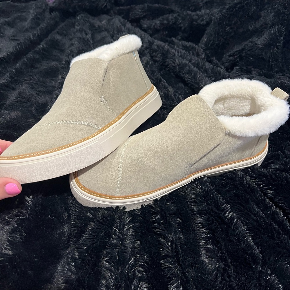 Toms Tan Sneakers with Fuzzy Lining